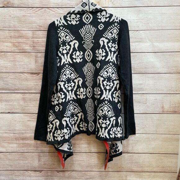 THML WATERFALL FRONT SWEATER IN AZTEC PRINT - Picture 5 of 5